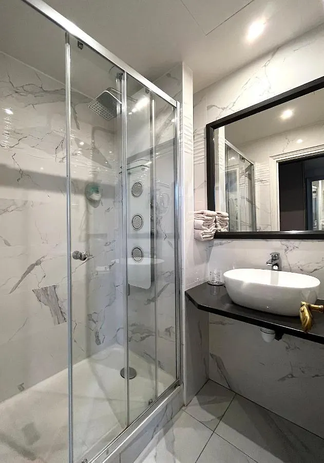 Hotel Eiffel Trocadero 4*